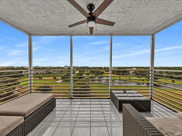 3520 Oaks Way, Unit 904, Pompano Beach, FL 33069