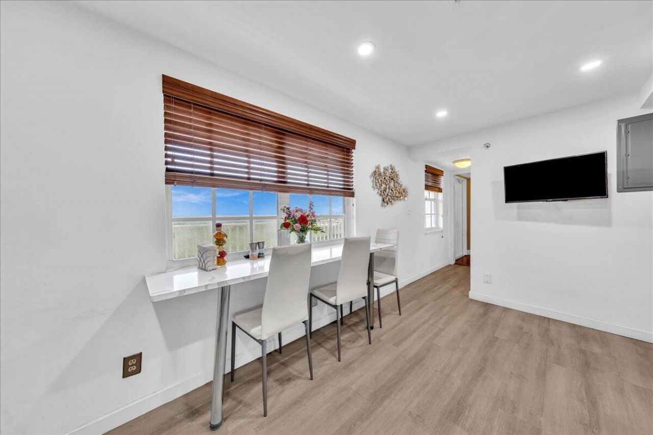 3520 Oaks Way, Unit 904, Pompano Beach, FL 33069 Photo