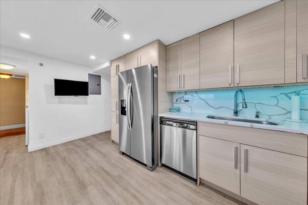 3520 Oaks Way, Unit 904, Pompano Beach, FL 33069 Photo