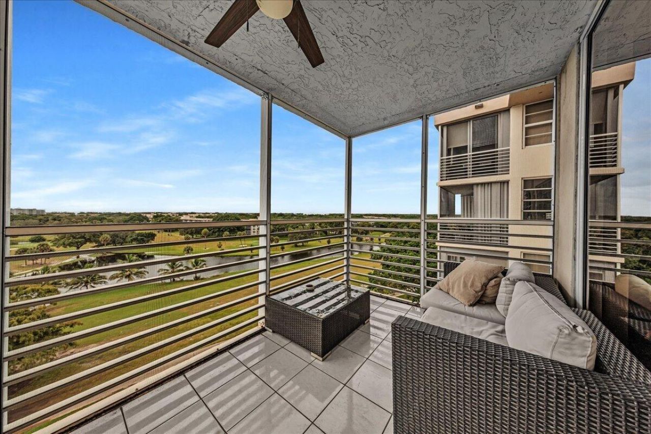 3520 Oaks Way, Unit 904, Pompano Beach, FL 33069 Photo