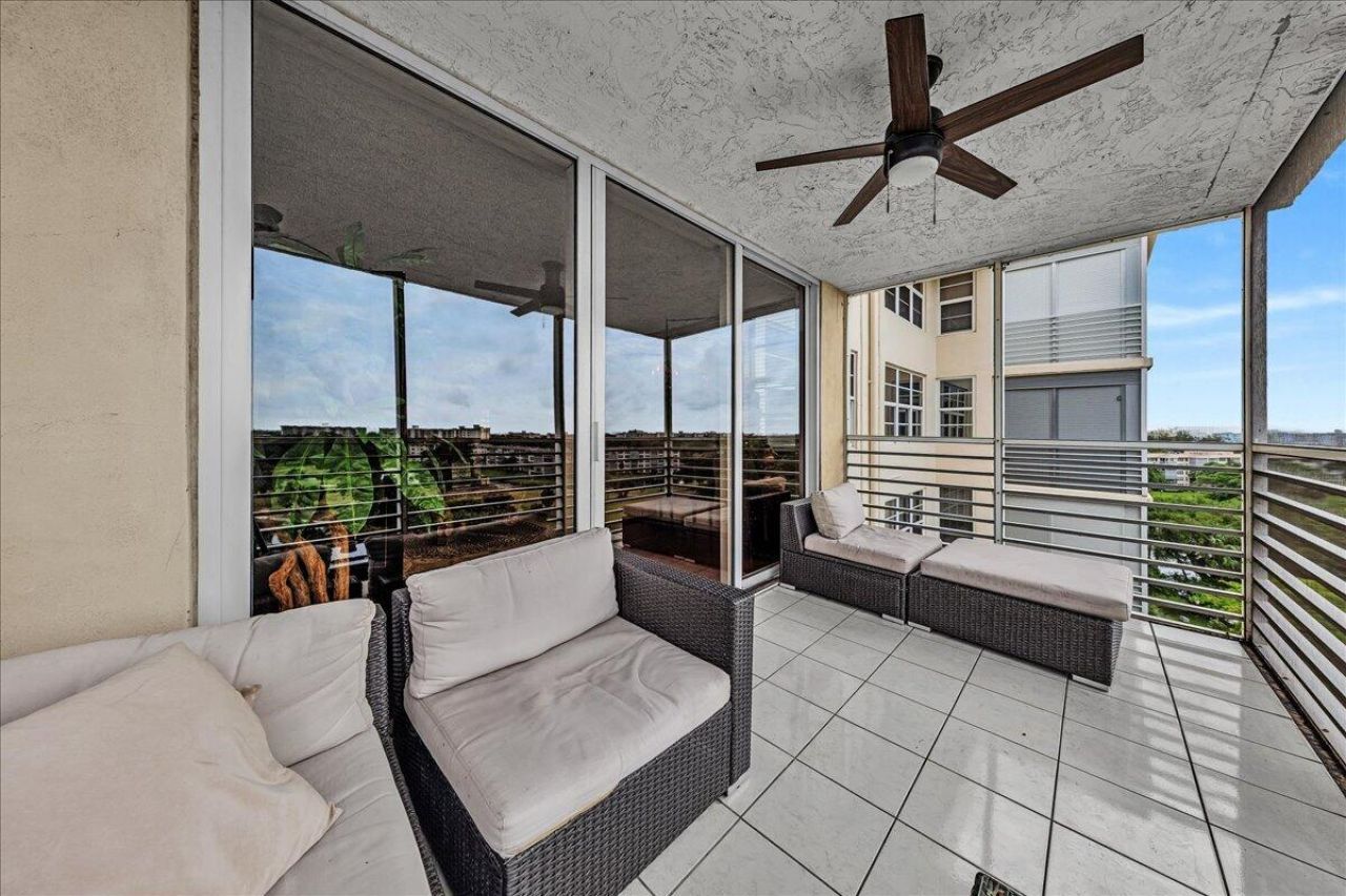 3520 Oaks Way, Unit 904, Pompano Beach, FL 33069 Photo