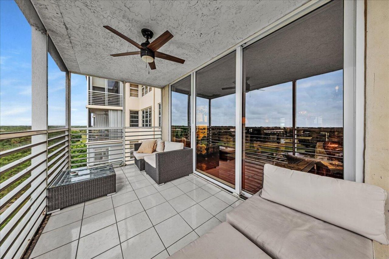 3520 Oaks Way, Unit 904, Pompano Beach, FL 33069 Photo