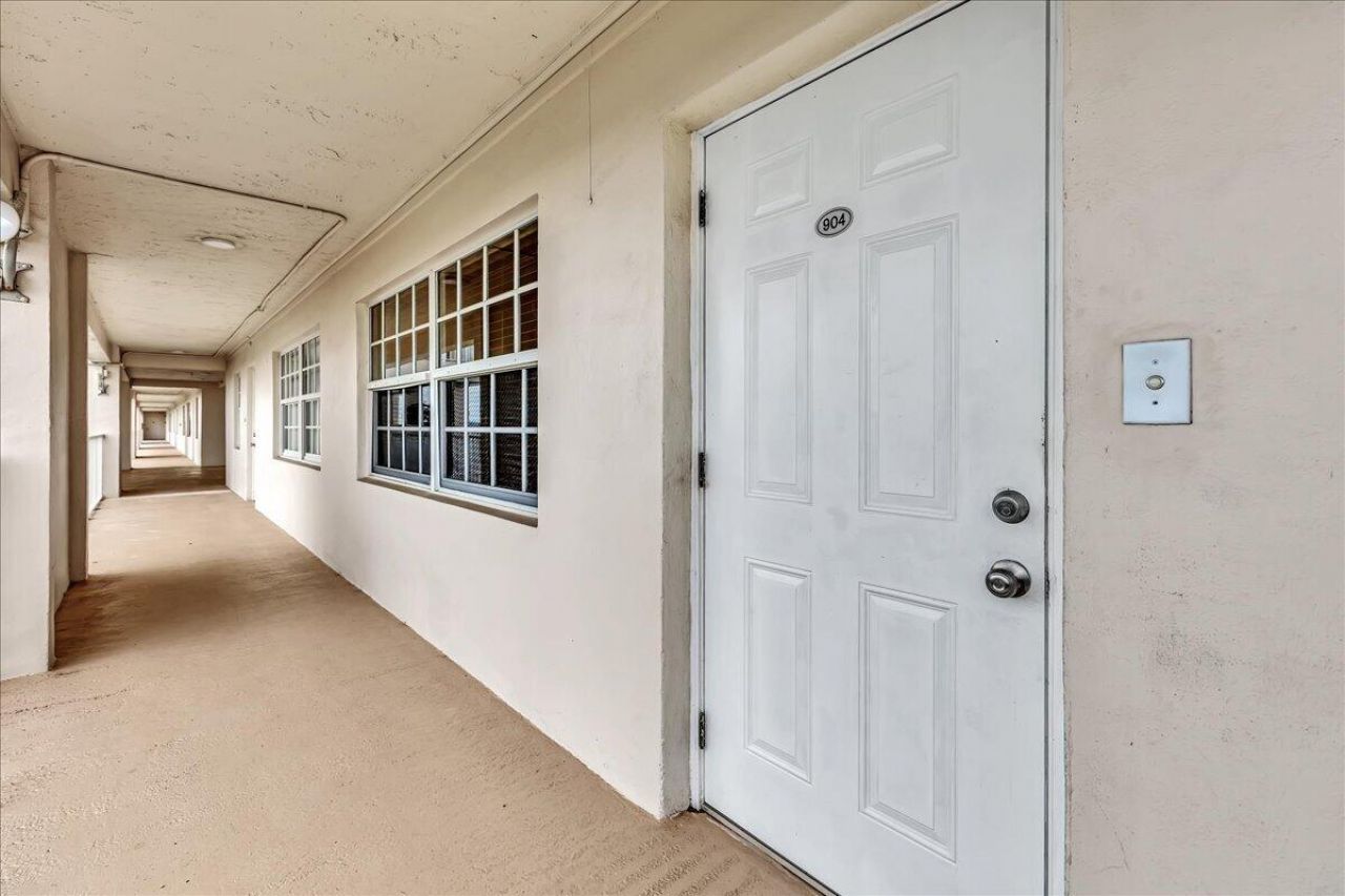 3520 Oaks Way, Unit 904, Pompano Beach, FL 33069 Photo
