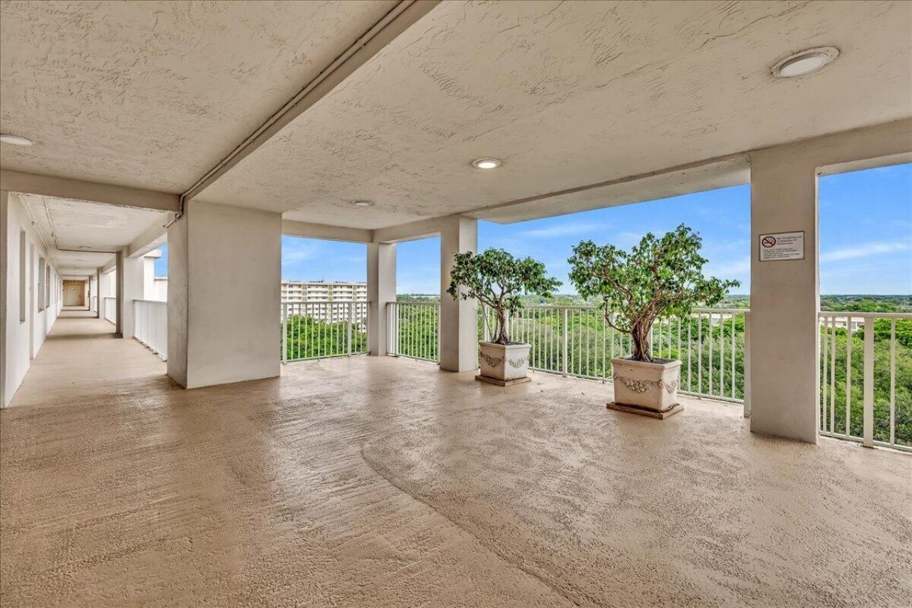 3520 Oaks Way, Unit 904, Pompano Beach, FL 33069 Photo