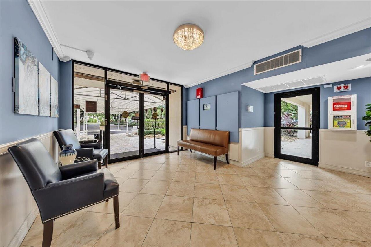 3520 Oaks Way, Unit 904, Pompano Beach, FL 33069 Photo