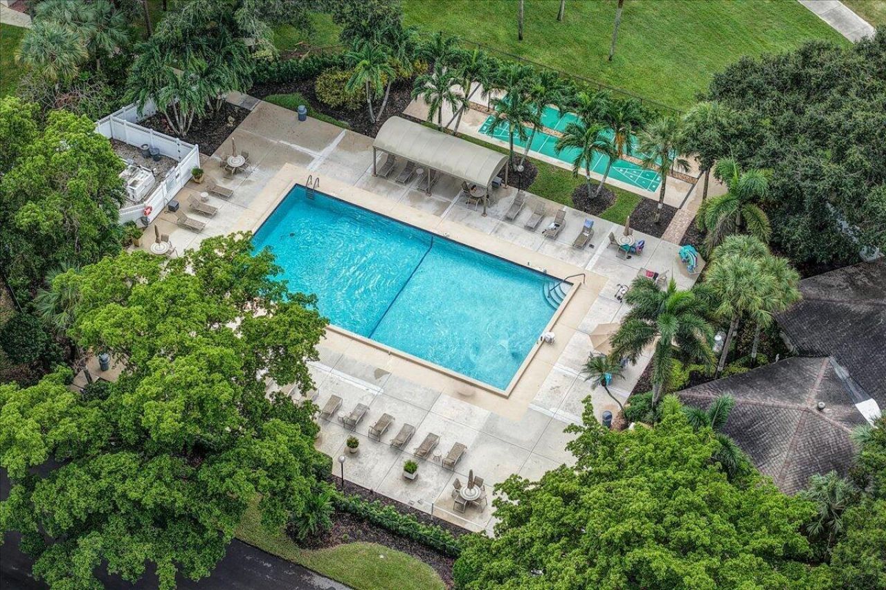 3520 Oaks Way, Unit 904, Pompano Beach, FL 33069 Photo