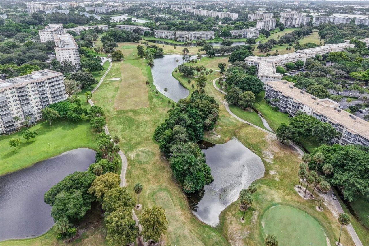 3520 Oaks Way, Unit 904, Pompano Beach, FL 33069 Photo