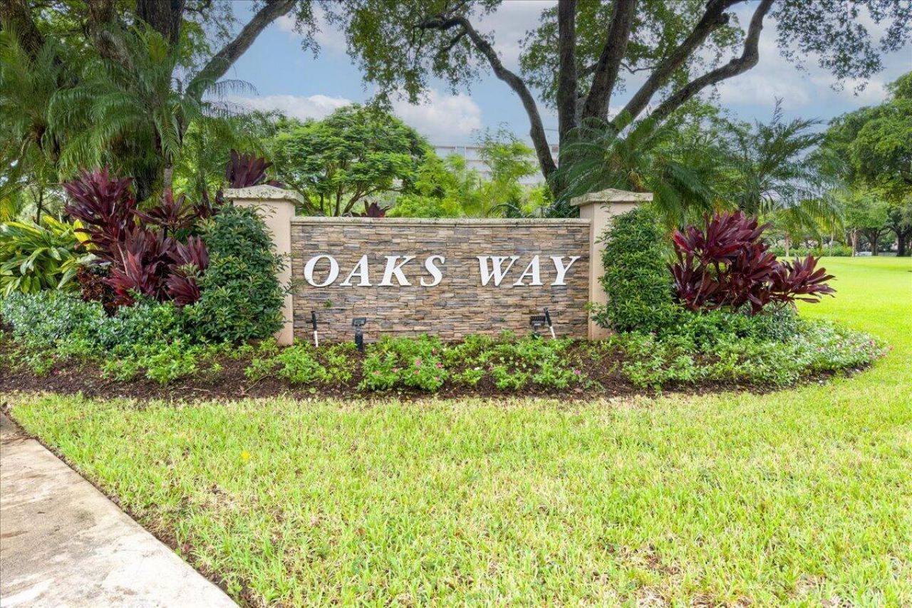 3520 Oaks Way, Unit 904, Pompano Beach, FL 33069 Photo