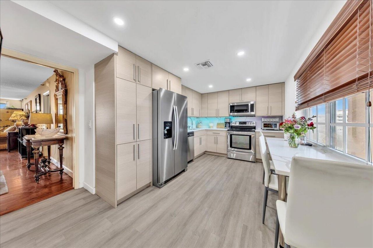 3520 Oaks Way, Unit 904, Pompano Beach, FL 33069 Photo