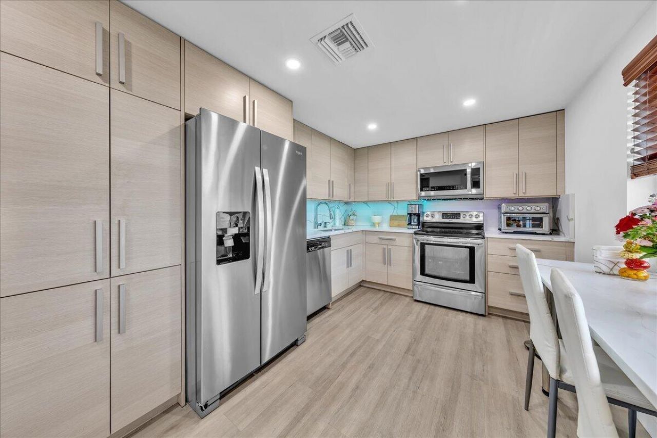 3520 Oaks Way, Unit 904, Pompano Beach, FL 33069 Photo