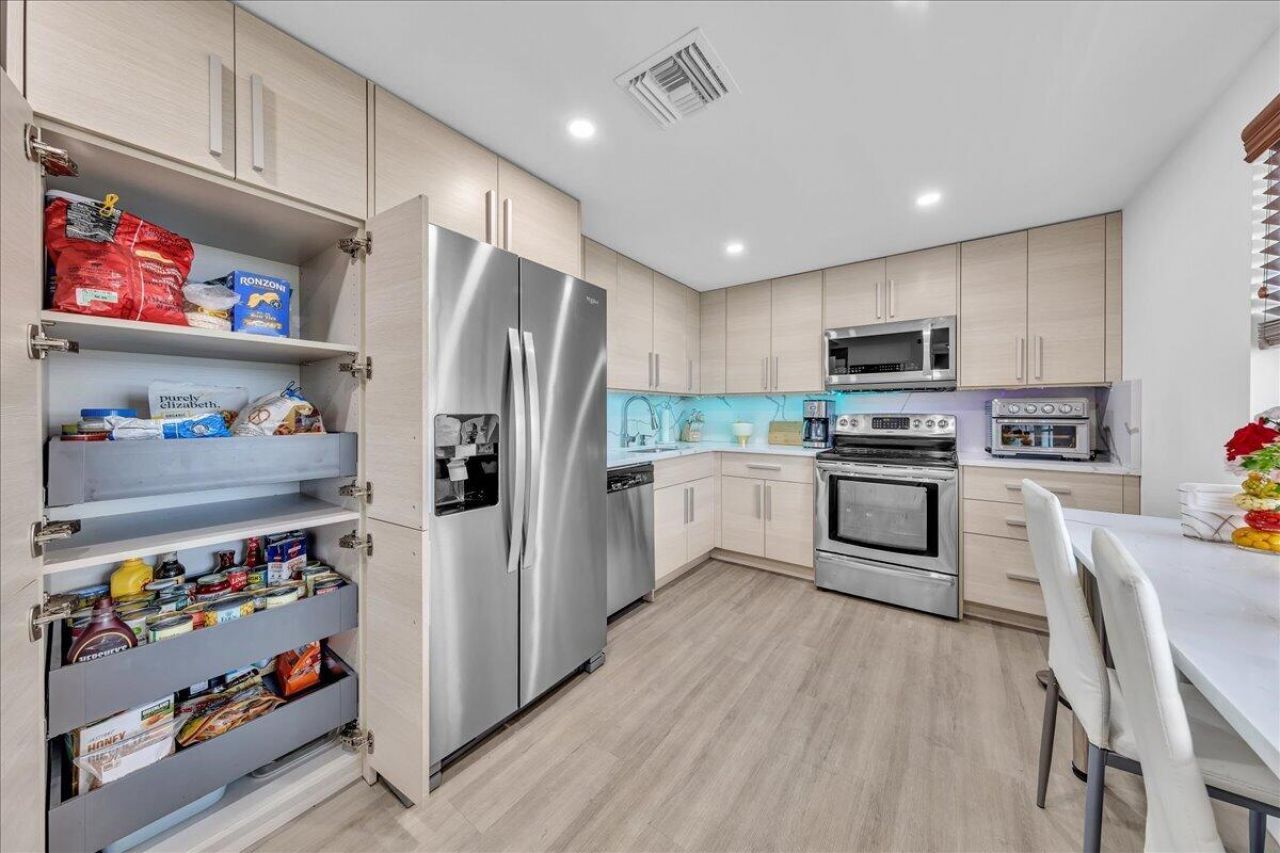 3520 Oaks Way, Unit 904, Pompano Beach, FL 33069 Photo