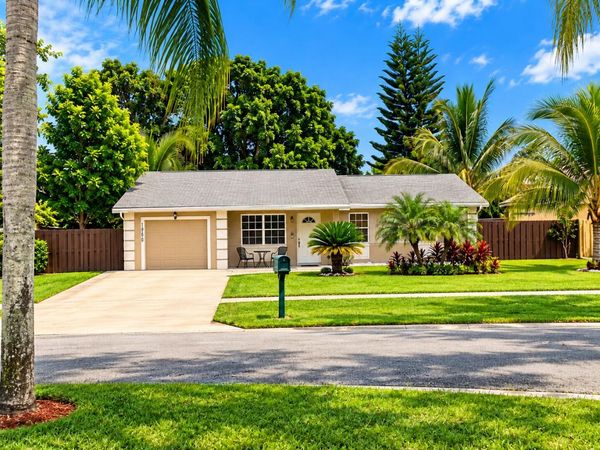 19660 DELAWARE Circle, Boca Raton, FL 33434