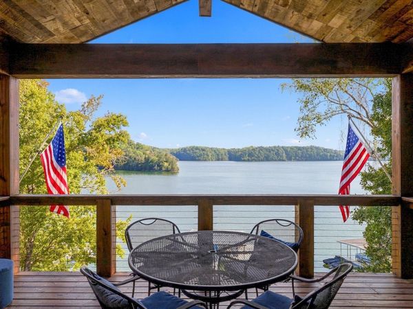 307 Bell Memorial Dr, Estill Springs, TN 37330