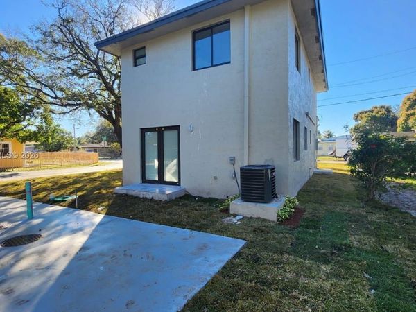 2934 NW 44th St , Miami, FL 33142