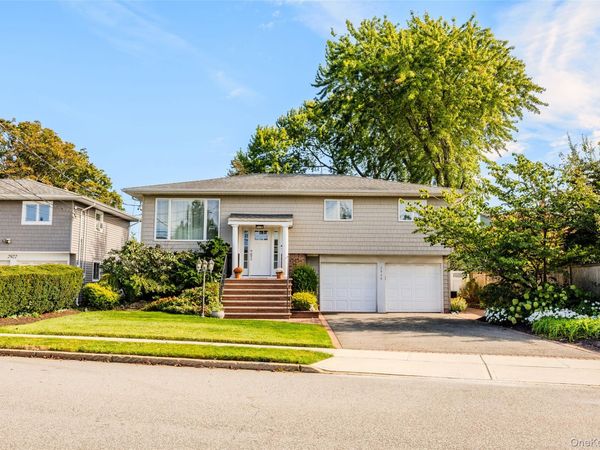 2928 Charlotte Drive, Merrick, NY 11566