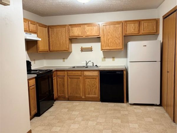 1898 Springfield Lake Boulevard, Unit 108, Akron, OH 44312