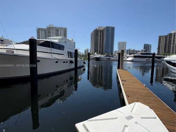 19777 E Country Club Dr , Aventura, FL 33180