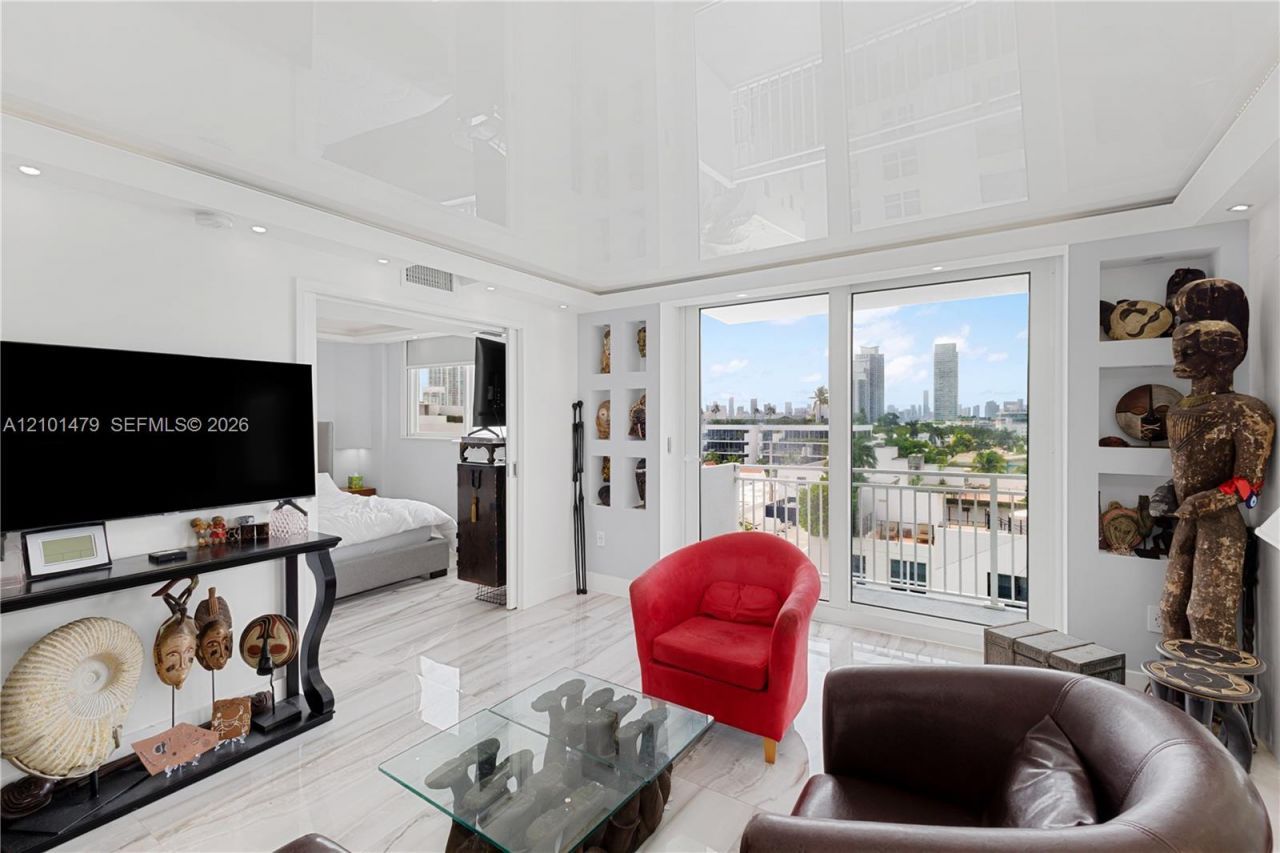 345 Ocean Dr, Unit 705, Miami Beach, FL 33139 Photo