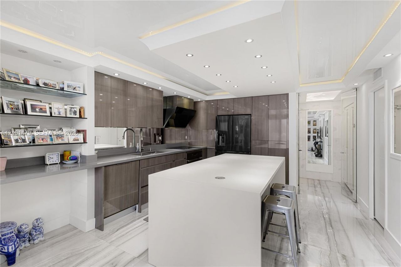 345 Ocean Dr, Unit 705, Miami Beach, FL 33139 Photo