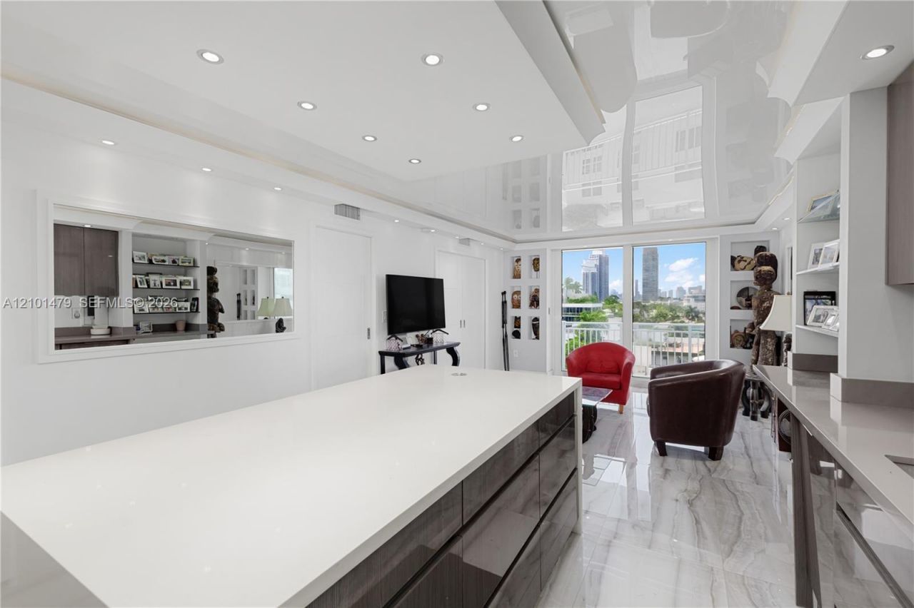 345 Ocean Dr, Unit 705, Miami Beach, FL 33139 Photo