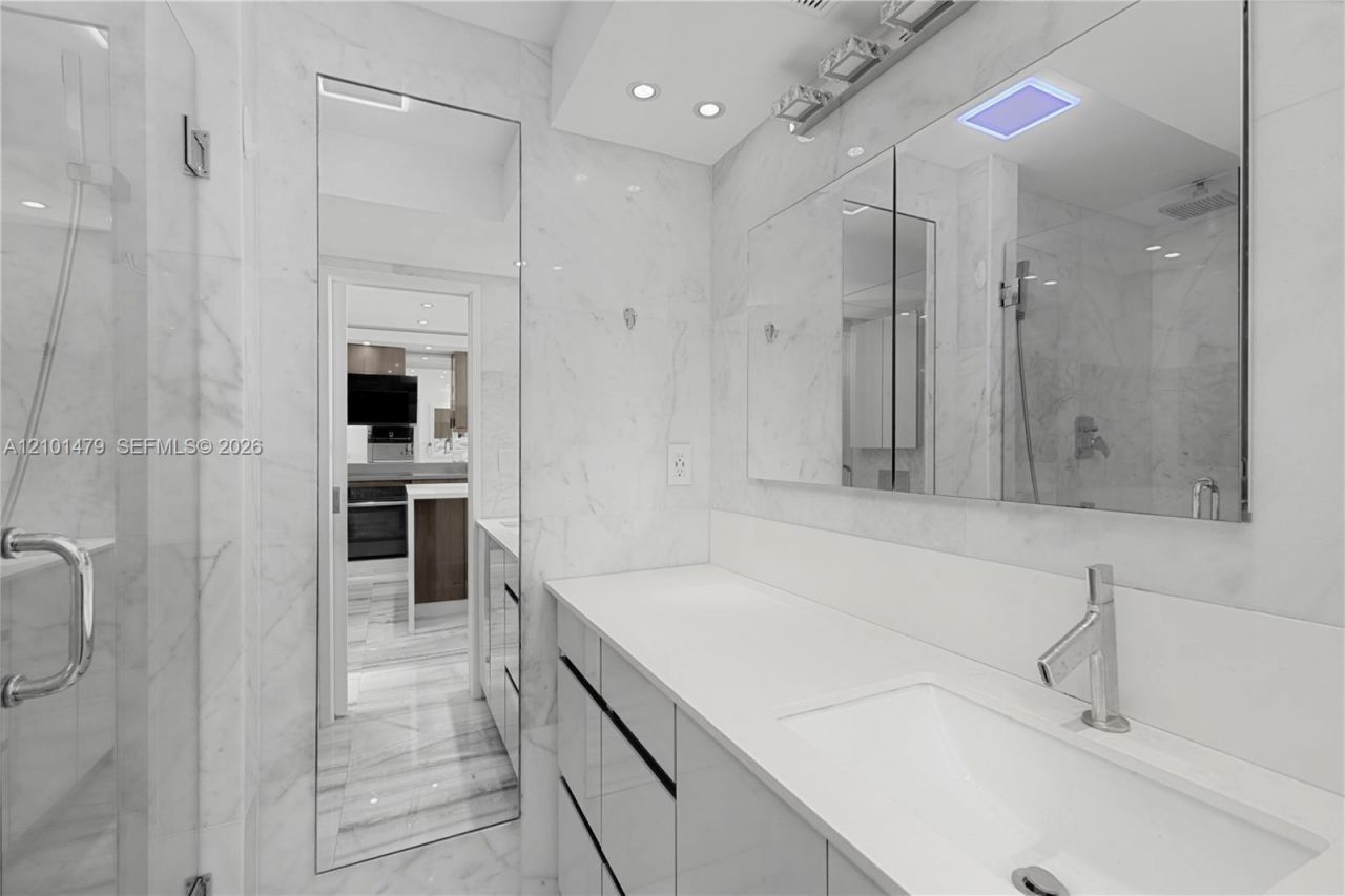 345 Ocean Dr, Unit 705, Miami Beach, FL 33139 Photo