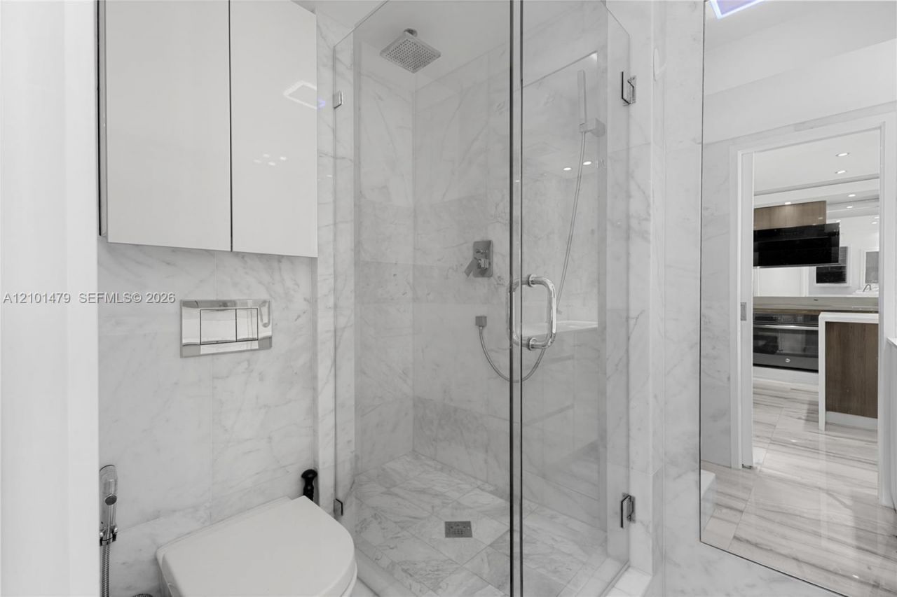 345 Ocean Dr, Unit 705, Miami Beach, FL 33139 Photo
