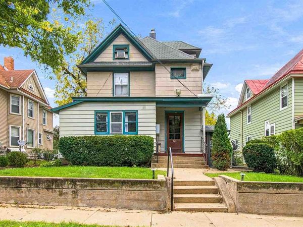 624 N Linn St, Iowa City, IA 52245