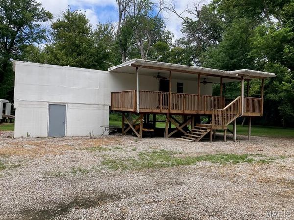 910 River Road , New Baden, IL 62265