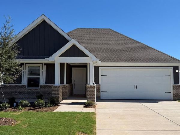 5012 Shumard Drive, Lindale, TX 75771