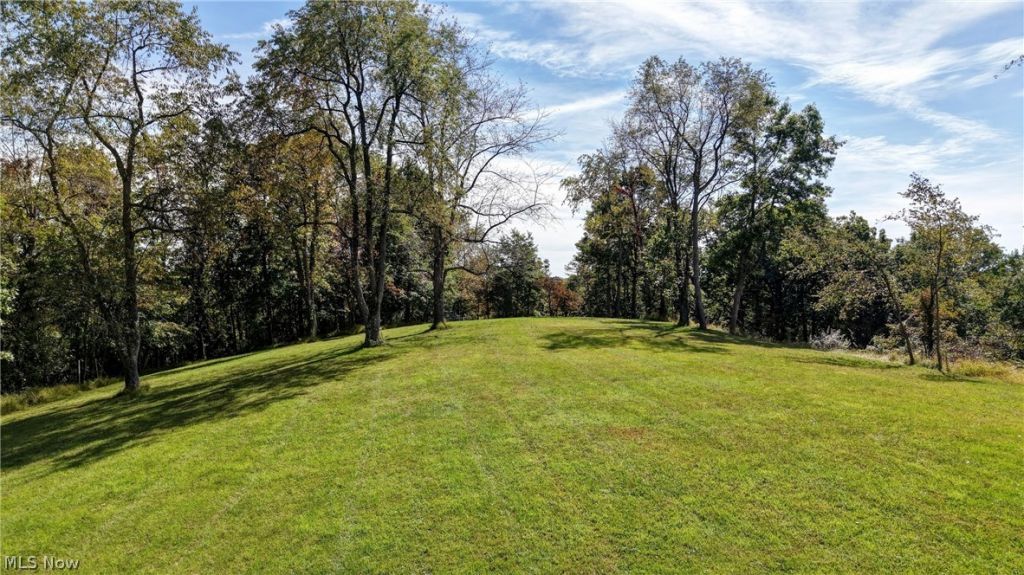 Edie Hill Road SE, Uhrichsville, OH 44683