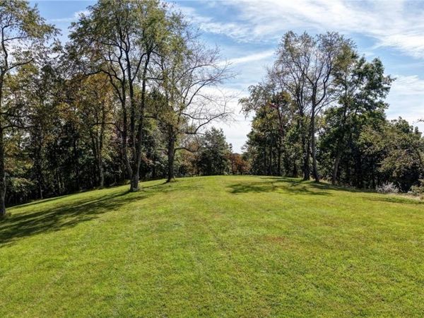 Edie Hill Road SE, Uhrichsville, OH 44683