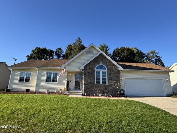 29 Hawthorne Drive, Delta, OH 43515