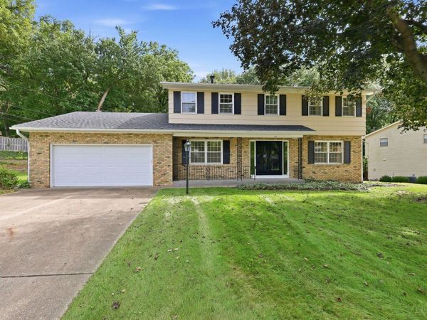 21 Estate Court , Bettendorf, IA 52722