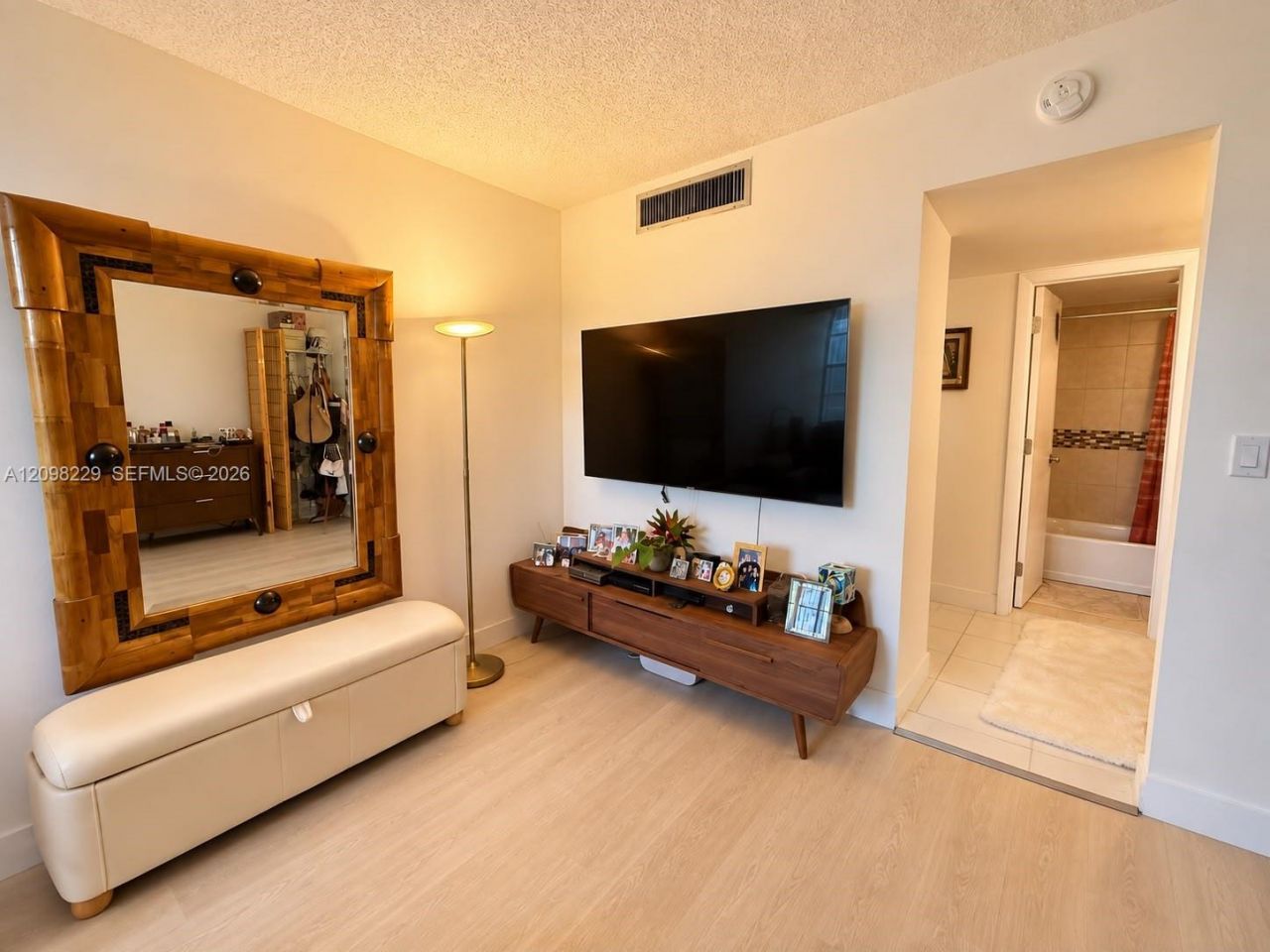 3101 N Country Club Dr , Unit 301, Aventura, FL 33180 Photo