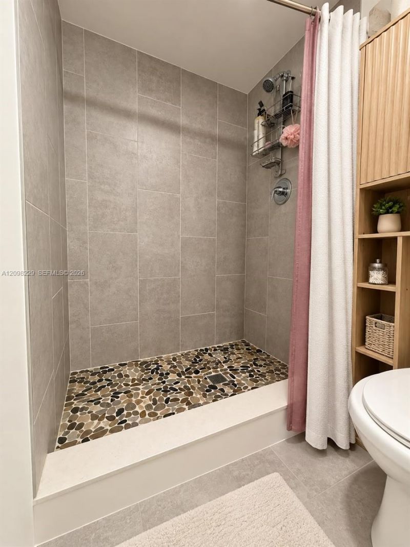 3101 N Country Club Dr , Unit 301, Aventura, FL 33180 Photo