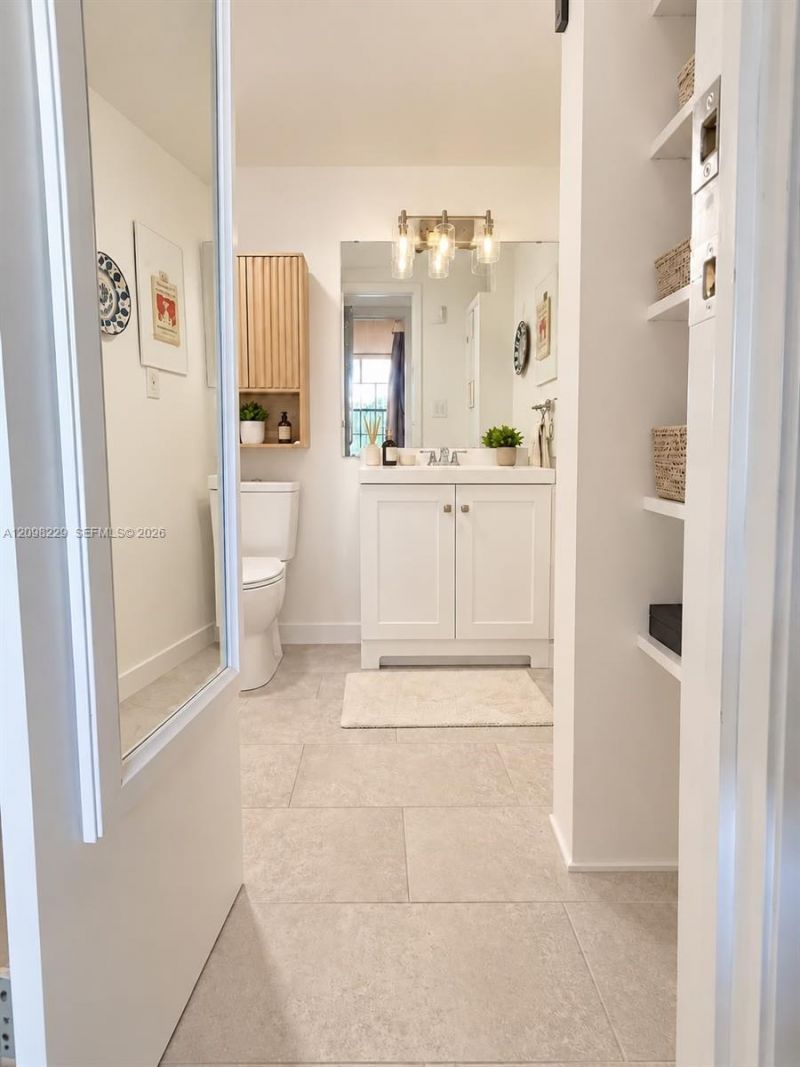 3101 N Country Club Dr , Unit 301, Aventura, FL 33180 Photo