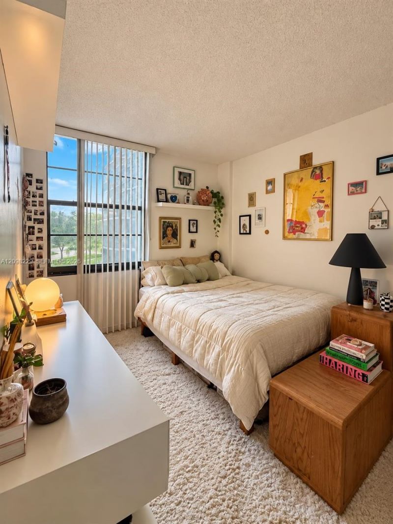3101 N Country Club Dr , Unit 301, Aventura, FL 33180 Photo