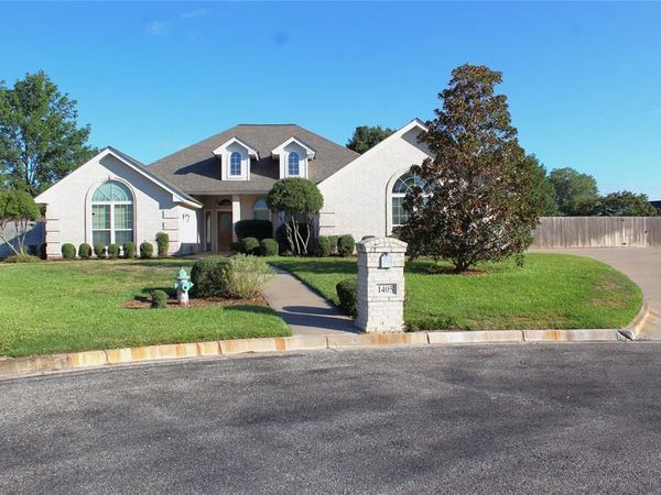 1405 Parkwood Court, Stephenville, TX 76401