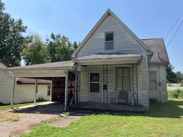 313 N Washington Street, Trenton, IL 62293