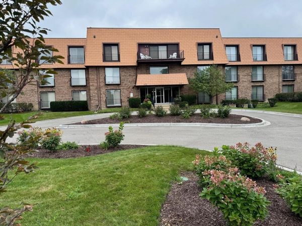 4050 N Dundee Road , Unit 202, Northbrook, IL 60062