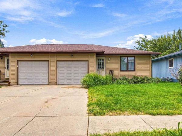 1838 & 1840 Hollywood Ct, Iowa City, IA 52240