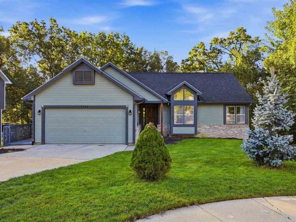 3533 NE Winterwood Ct, Cedar Rapids, IA 52402