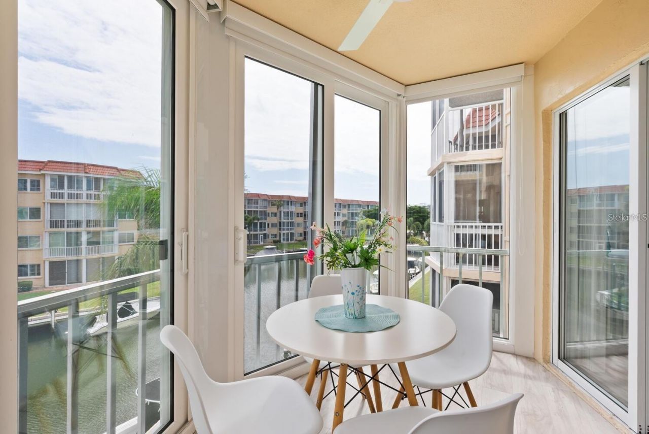 1250 N Portofino Drive, Unit 304, Sarasota, FL 34242 Photo