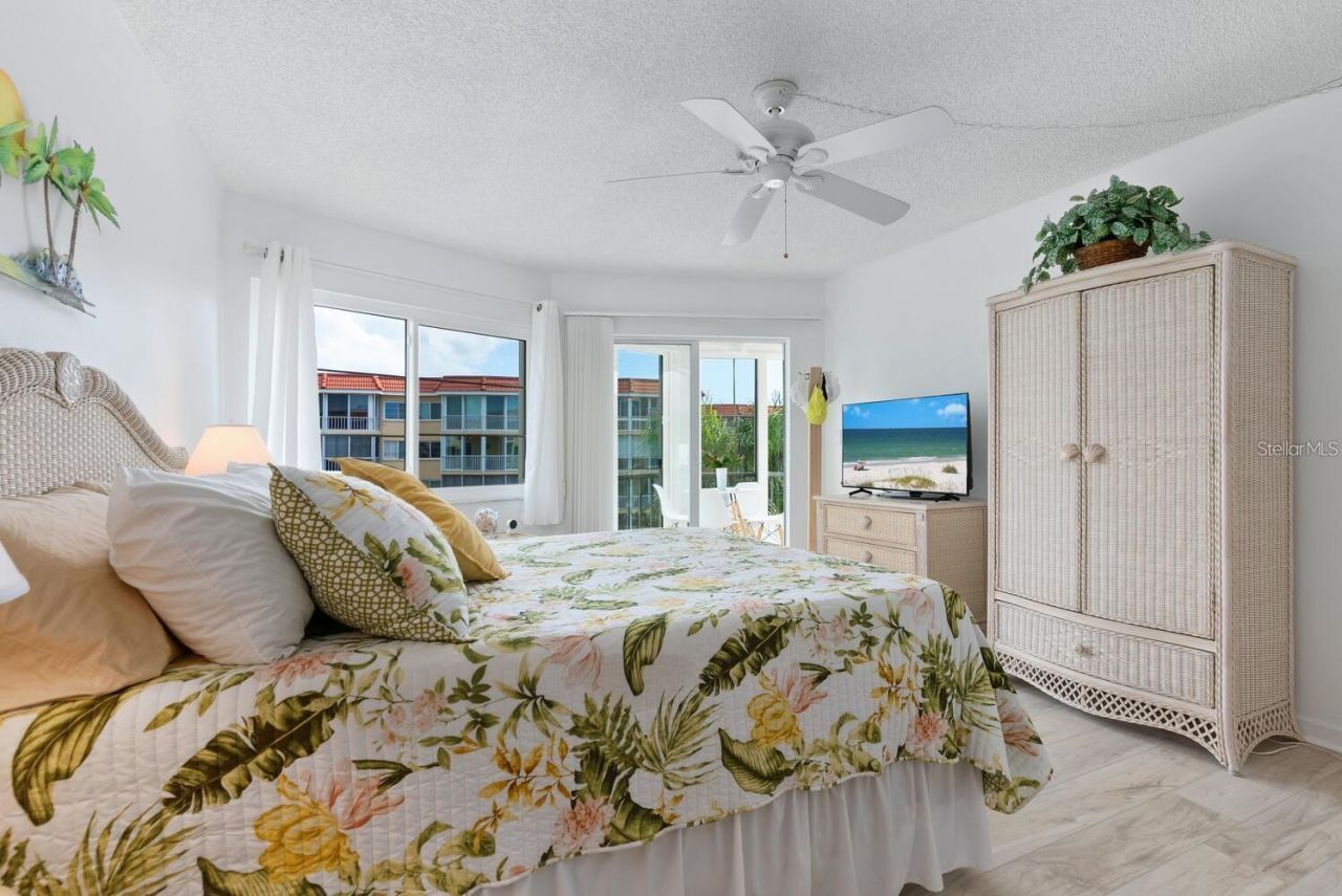 1250 N Portofino Drive, Unit 304, Sarasota, FL 34242 Photo