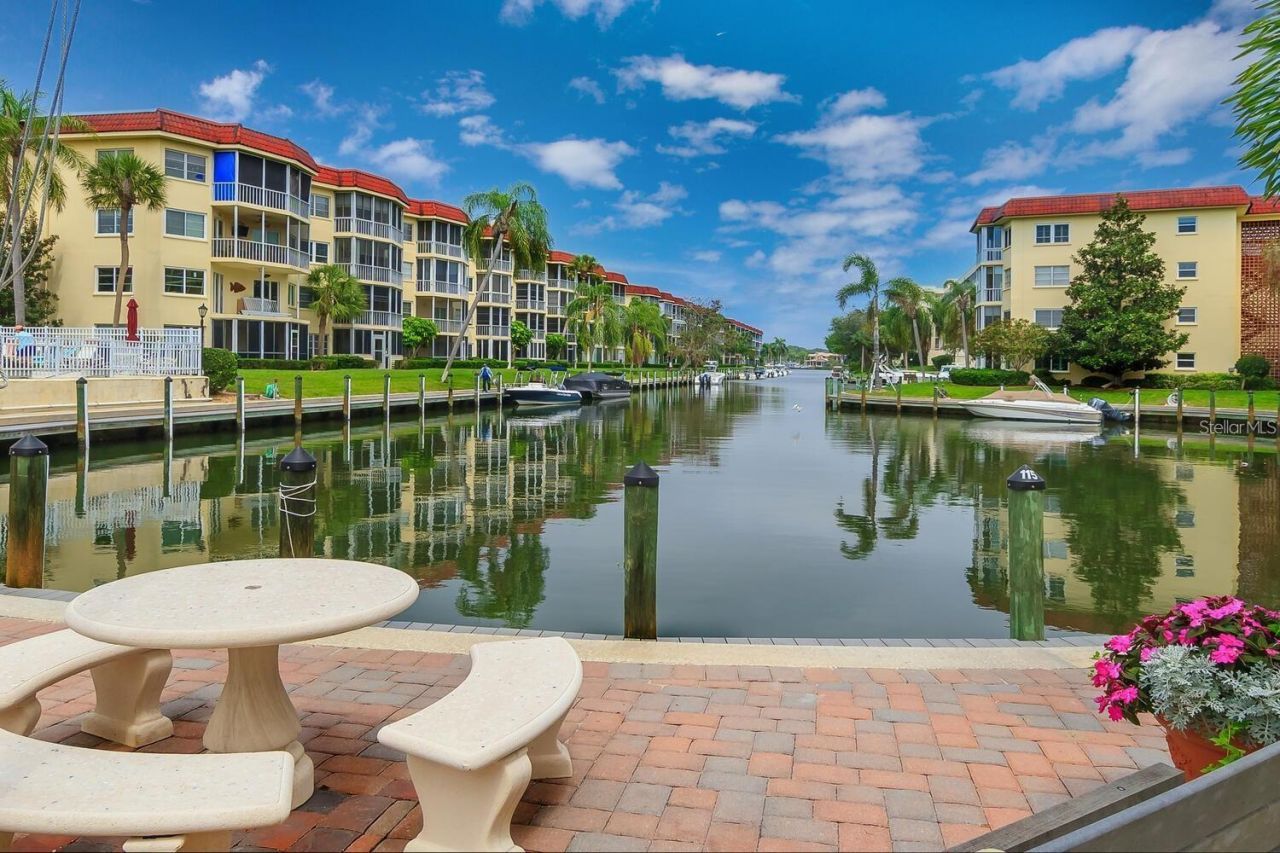1250 N Portofino Drive, Unit 304, Sarasota, FL 34242 Photo