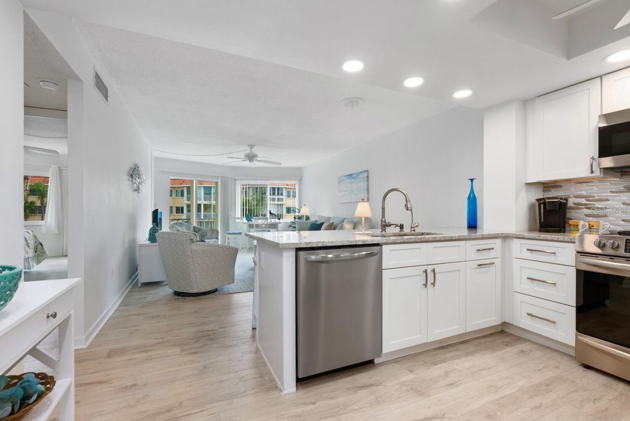 1250 N Portofino Drive, Unit 304, Sarasota, FL 34242 Photo