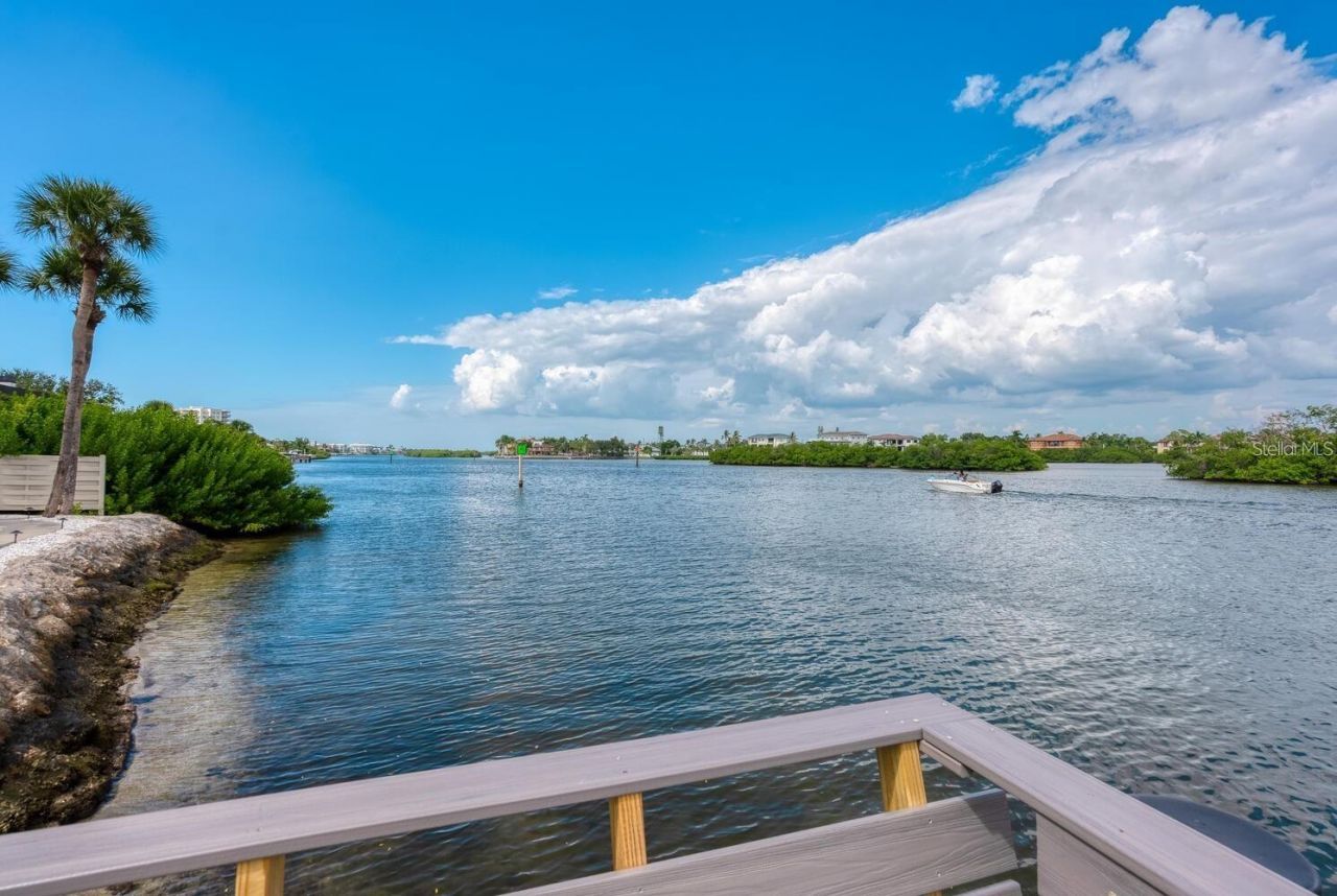 1250 N Portofino Drive, Unit 304, Sarasota, FL 34242 Photo