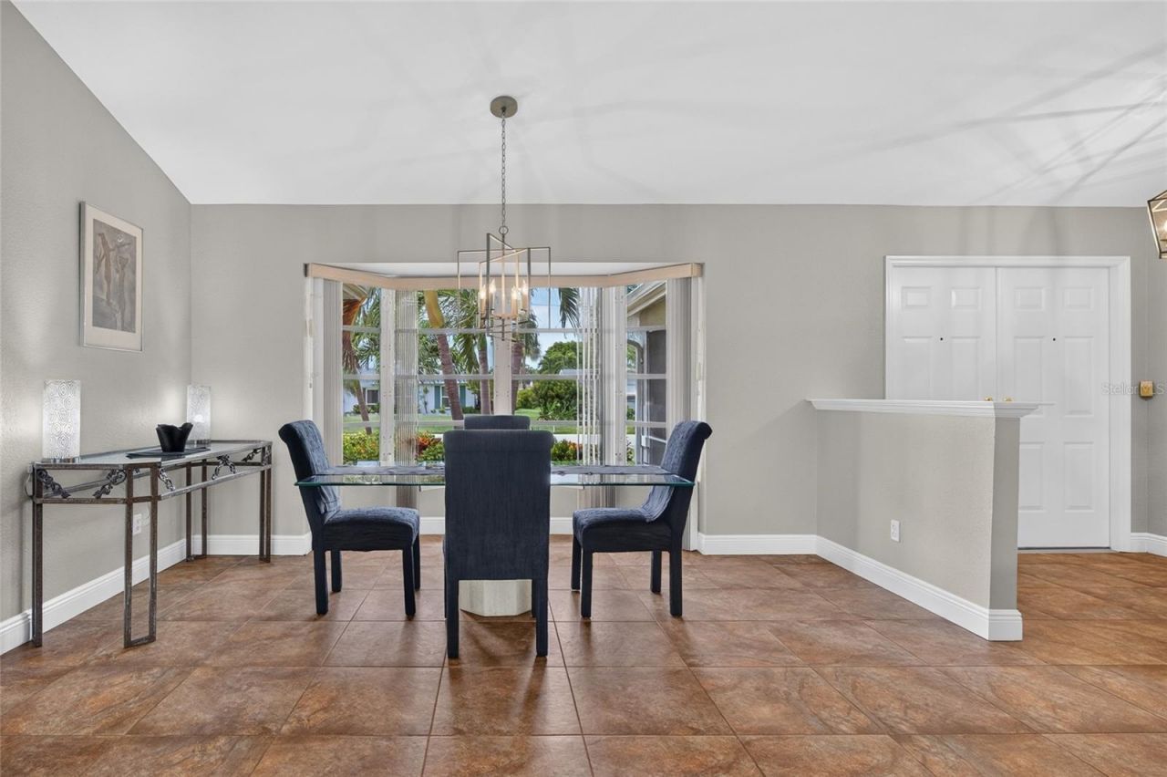 4933 Seville Court , Cape Coral, FL 33904 Photo