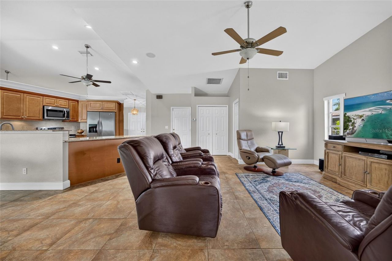 4933 Seville Court , Cape Coral, FL 33904 Photo
