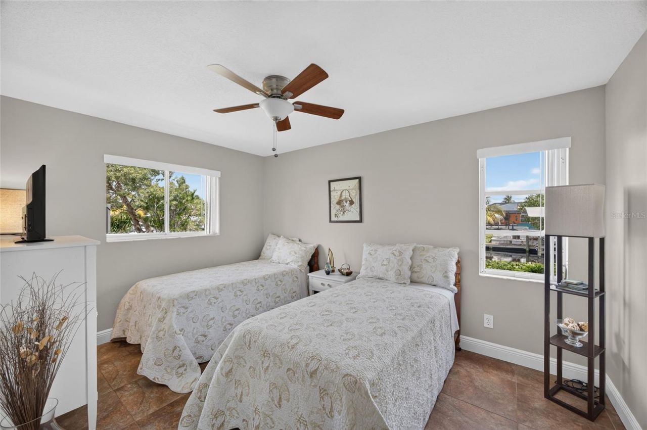 4933 Seville Court , Cape Coral, FL 33904 Photo